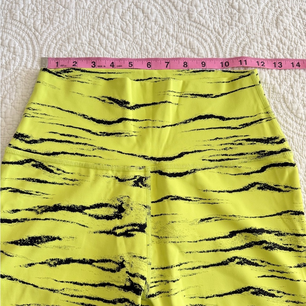 Beyond Yoga Bike Shorts Neon Yellow Zebra Jacquard Size Medium - Picture 4 of 7
